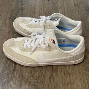 NIKE Men’s Low Tops